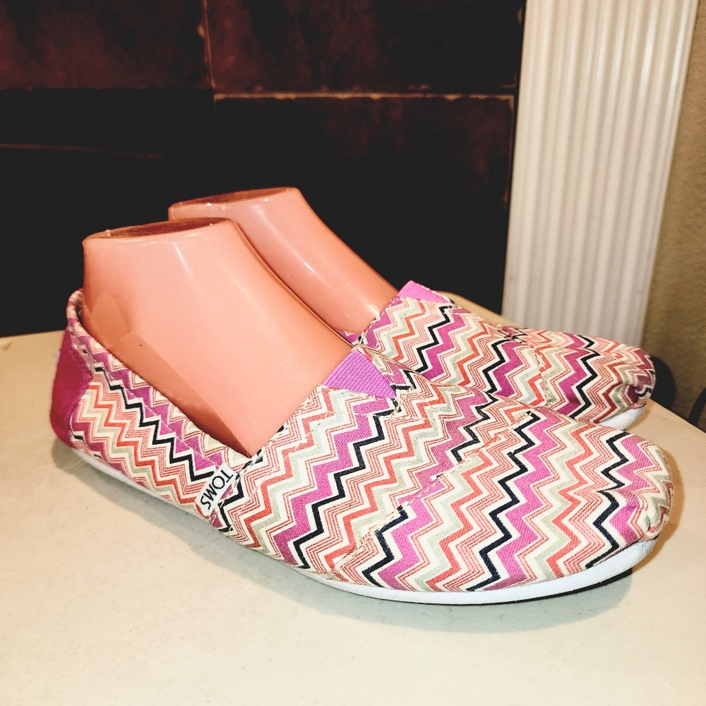 TOMS Chevron Pink Canvas Slip On Casual Comfort Boho Loafers W's 9.5